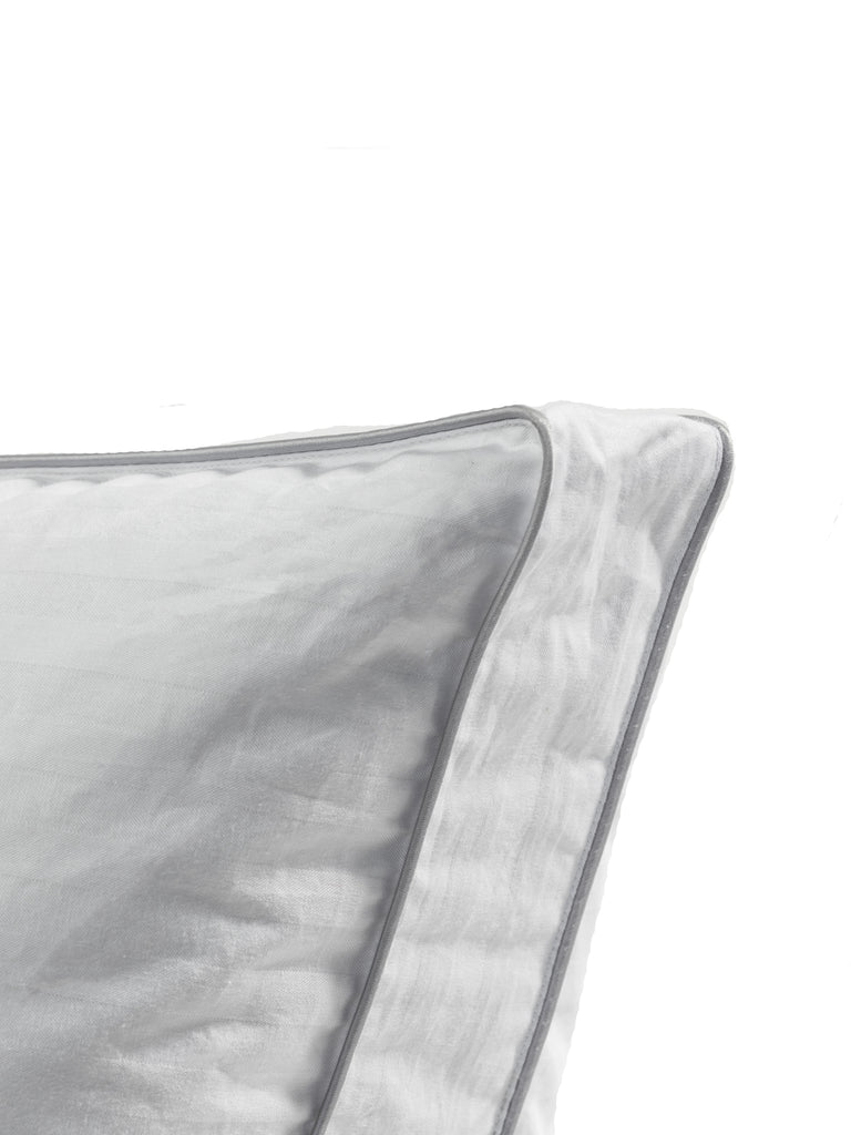 Oreiller Dulcia Deluxe ajustable avec 2 oreillers internes de différentes densités, moelleux et ergonomique, en coton strié style Hotel et un pipping en satin violet